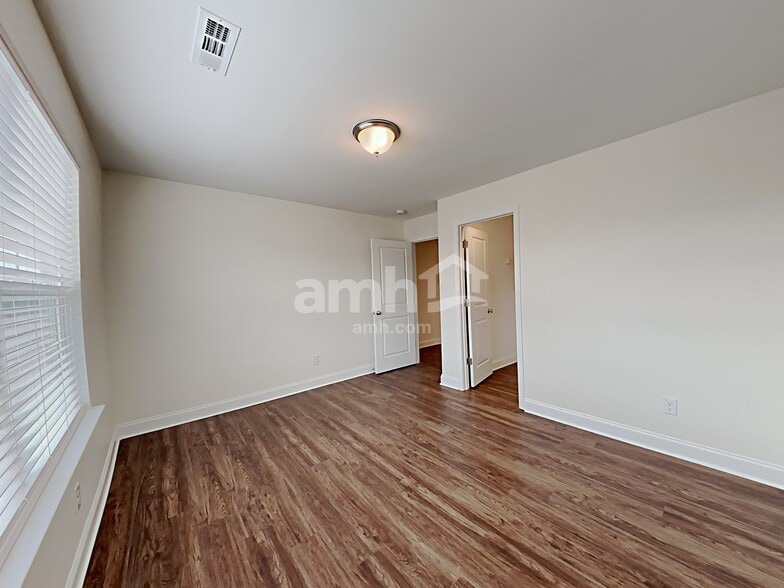 Building Photo - 4824 Chutney Dr