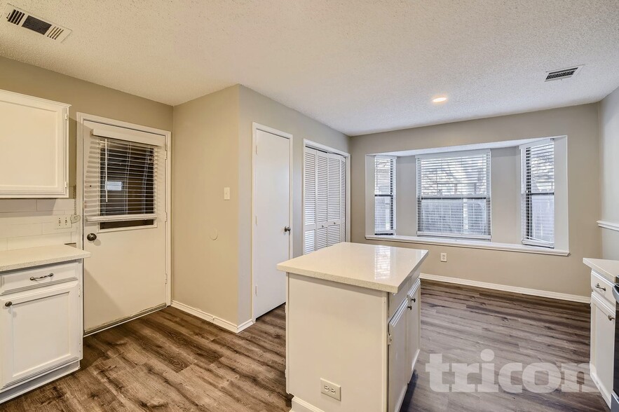 Building Photo - 6305 Meadowglen Dr