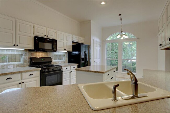 Building Photo - 1905 Kinney Ave