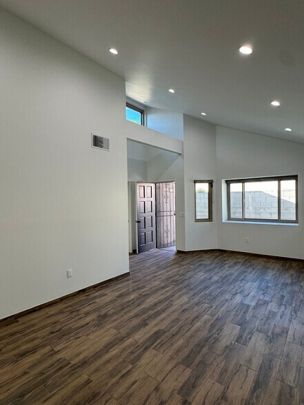 Building Photo - 1739 E Washington Blvd