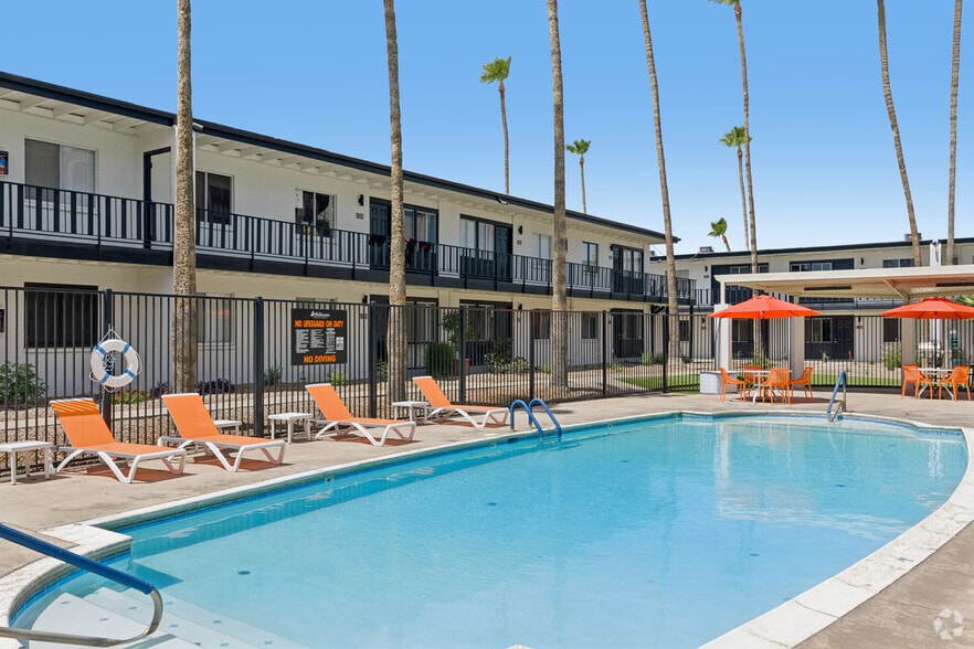 Pool - Miramonte on 3rd