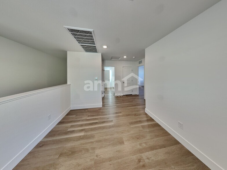Building Photo - 11083 S Sanaco Ct
