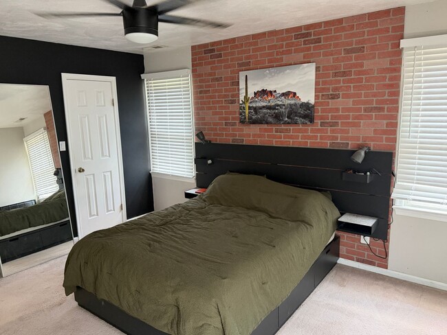 Building Photo - Rosemont Forrest-Three Bedroom End Unit Townhome