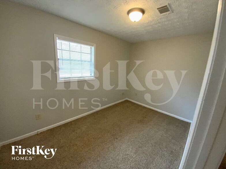 Building Photo - 3505 Estes Park Dr SW