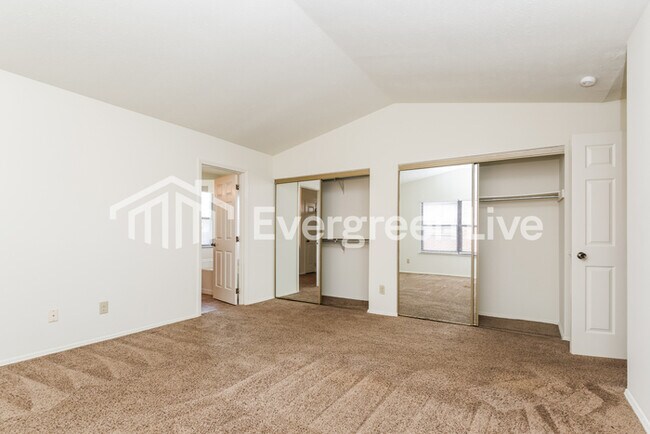 Building Photo - 6621 Deer Knolls Dr