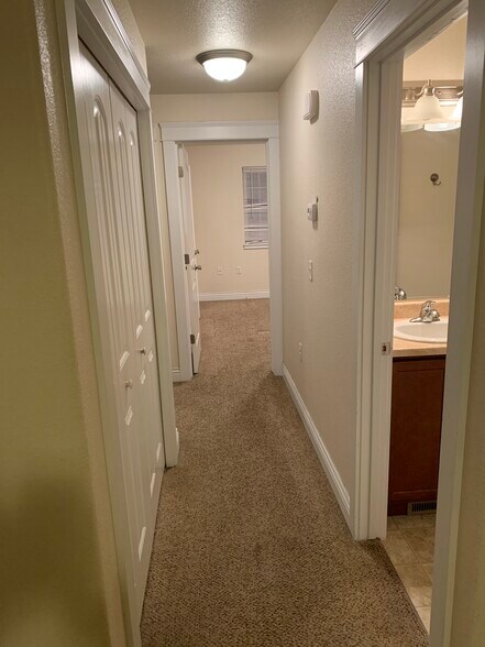 Building Photo - 115 Montalto Dr