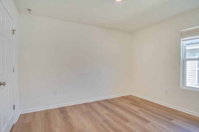 Building Photo - 3-Bed, 2-Bath Modern Home in Prime Locatio...