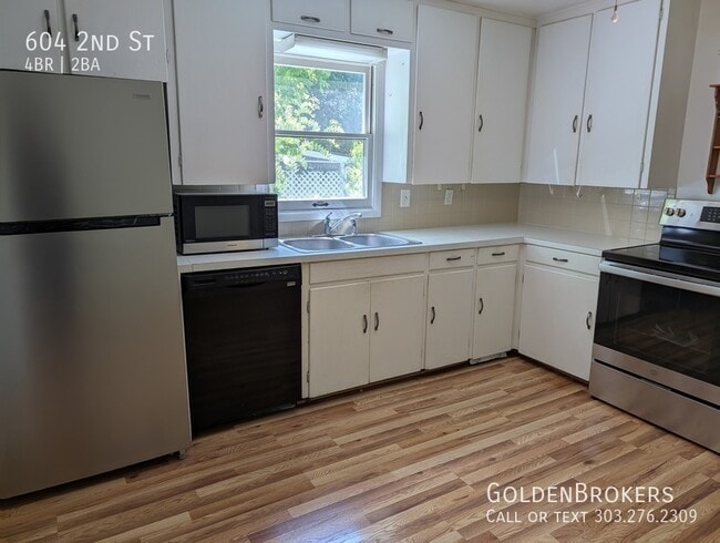 Building Photo - 604 2nd St