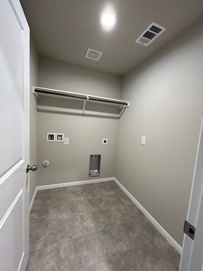 Building Photo - COMING SOON!!  Beautiful home in Parks Bell