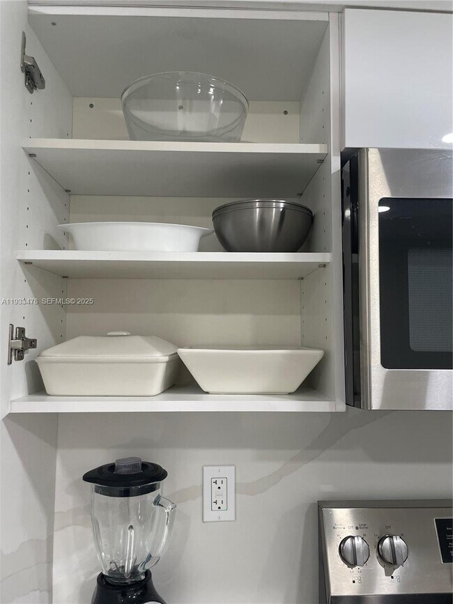 Building Photo - 2030 S Ocean Dr