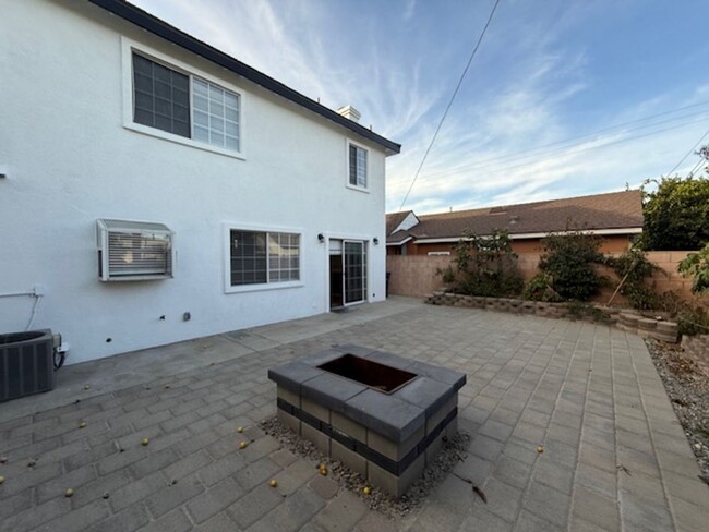 Building Photo - Renovated detached home in Hawaiian Gardens