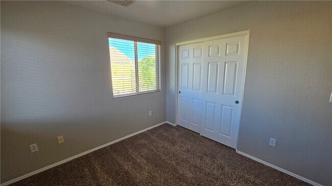 Building Photo - 5769 Old Colony Dr