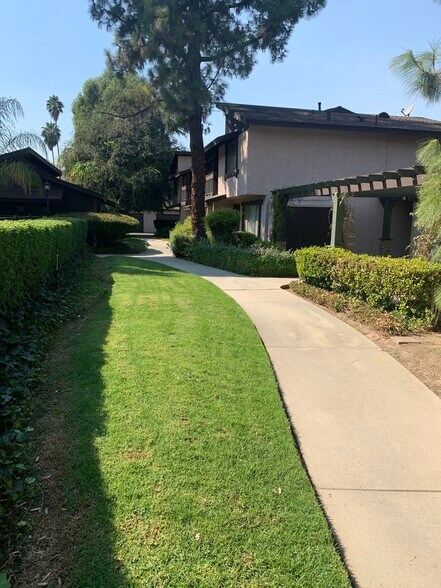Building Photo - 7560 Corbin Ave