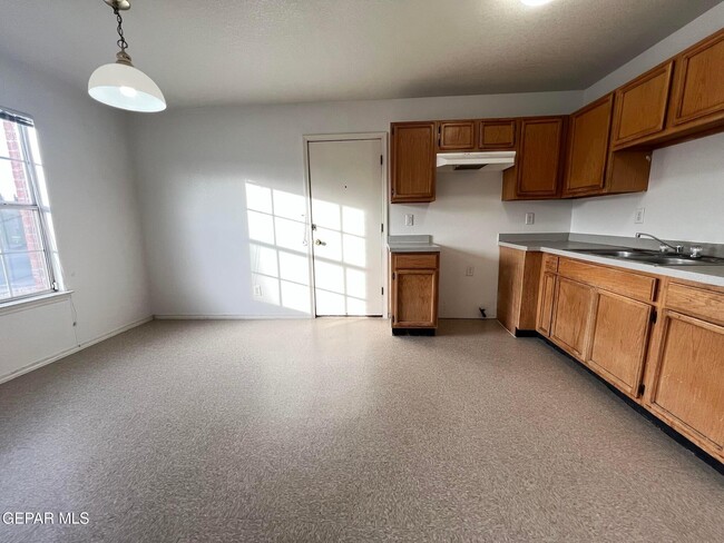 Building Photo - 3500 Tierra Zafiro Dr