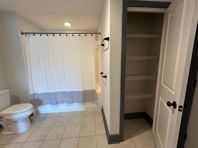 Building Photo - 721 Gov Morrison St