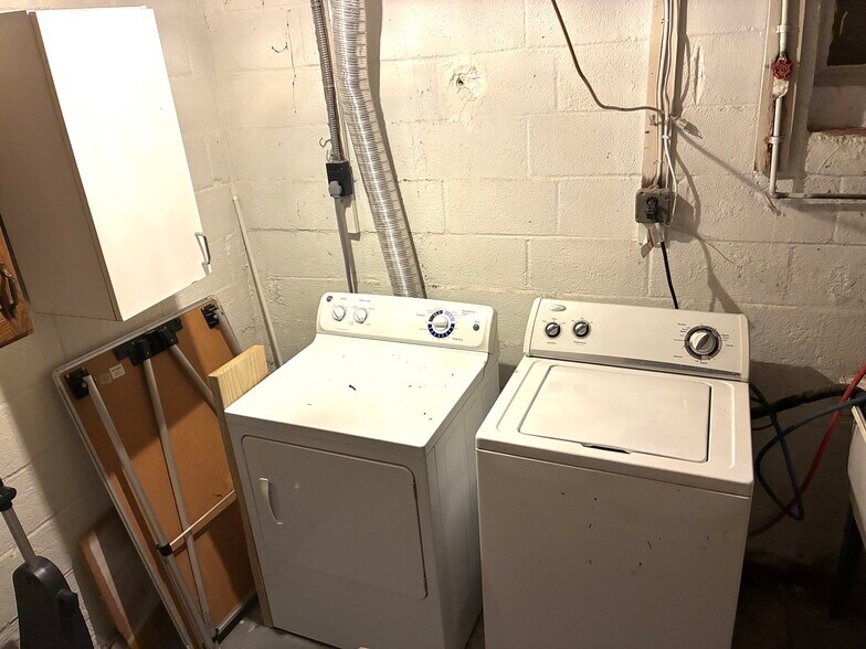 Laundry - 5112 Hollywood Rd