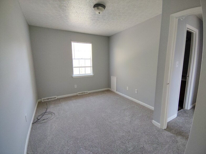 Building Photo - 30 Fonda Dr