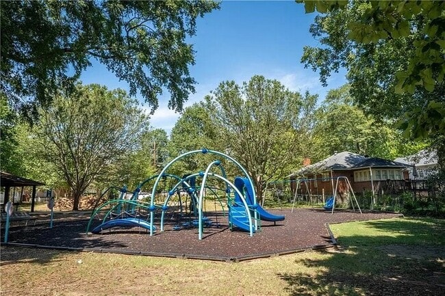 Building Photo - 943 Rose Cir SW