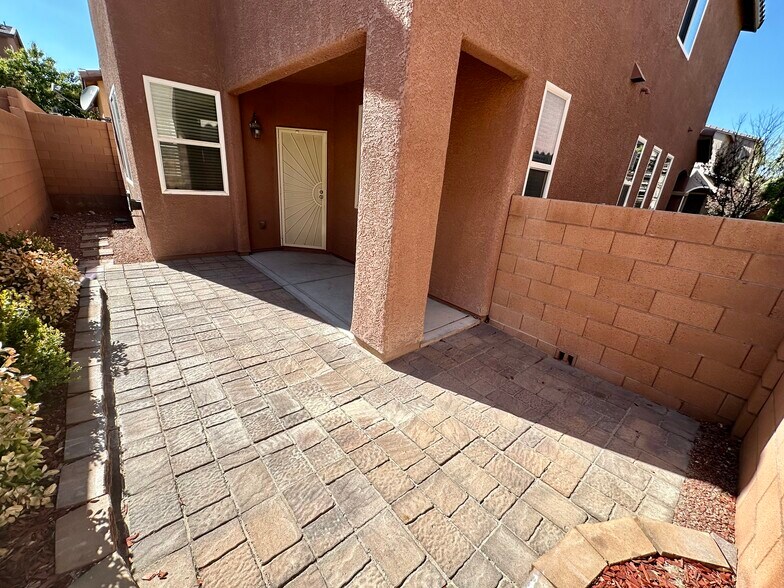 Backyard - 9341 W Pearblossom Sky Ave