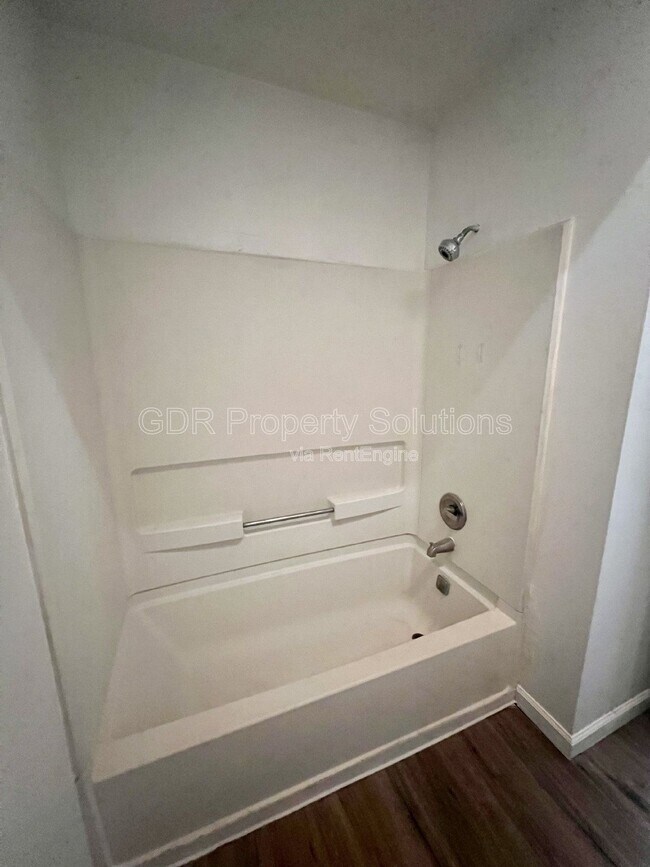 Building Photo - 420 Tennessee St NE