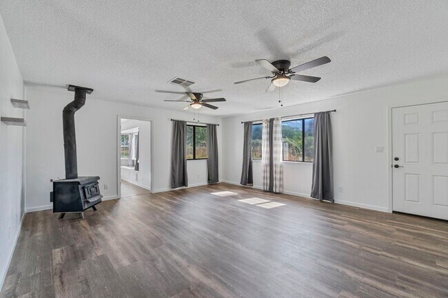 Building Photo - 31331 Auberry Rd