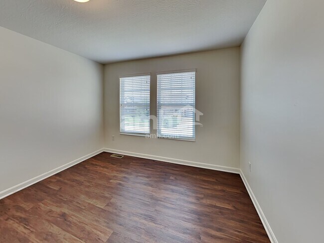 Building Photo - 6718 Waverly Park