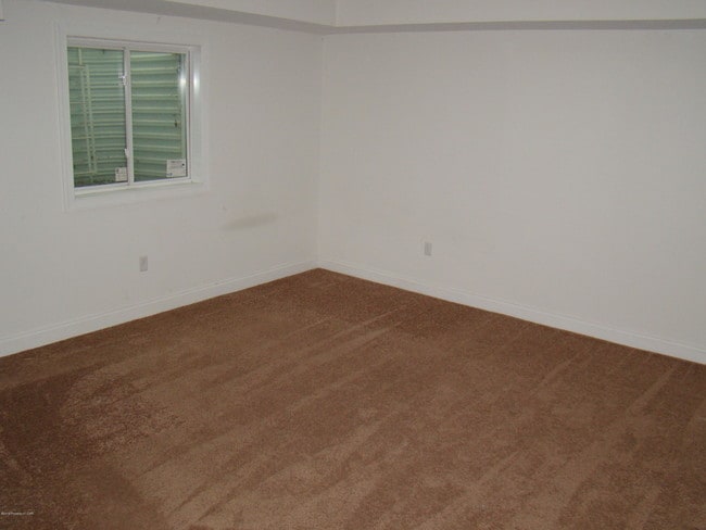 Building Photo - 6 Maple Leaf Dr