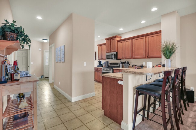 Building Photo - 1504 Stonebluff Ct