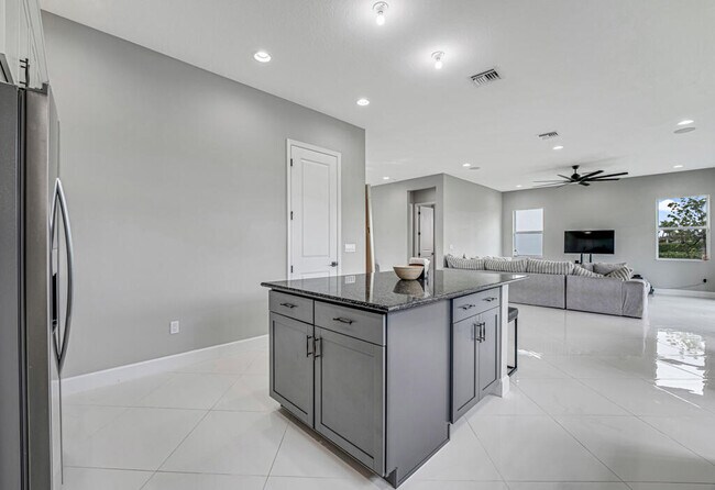 Building Photo - 5482 Macoon Wy