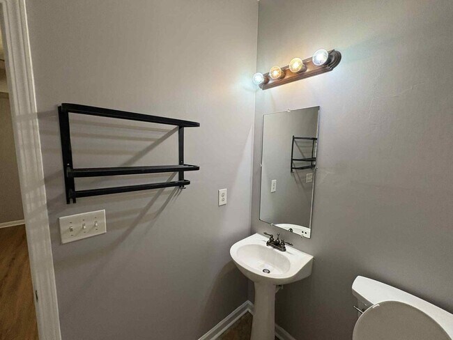 Building Photo - Welcome to Chinook Haven – Your Spacious Retreat Near Fort Campbell!