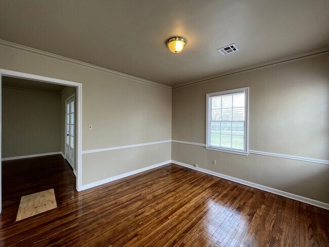 Building Photo - 1144 S Vandalia Ave