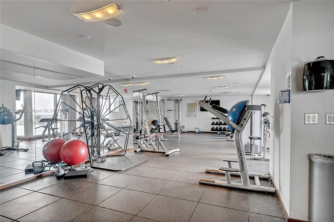 Building Photo - 335 S Biscayne Blvd