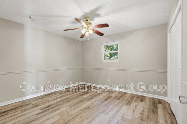 Building Photo - 7800 Temple Acres Dr