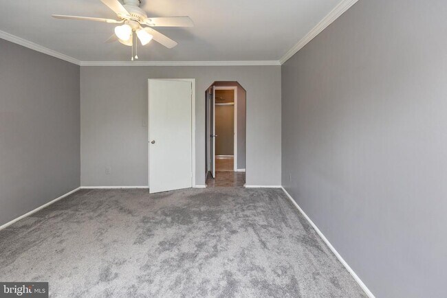 Building Photo - 10 Sumac Ct