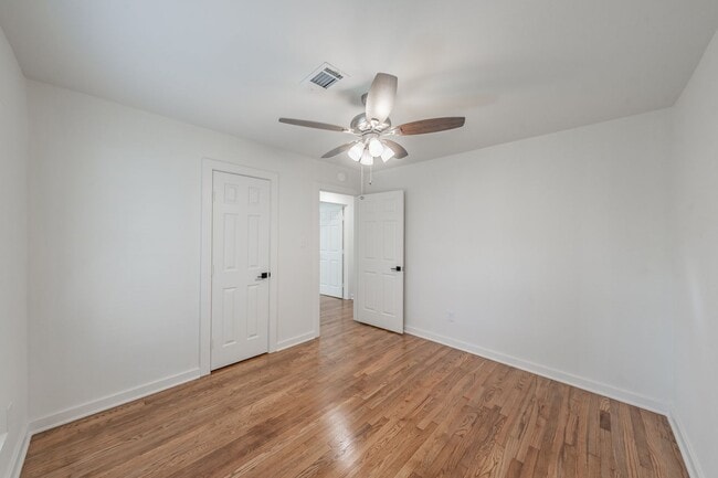 Building Photo - CHARMING HOME Close to TCU Campus!