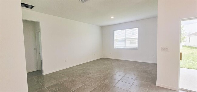 Building Photo - 413 Silver Palm Dr