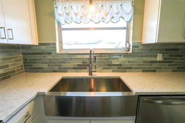 Building Photo - 1204 Harkness Way