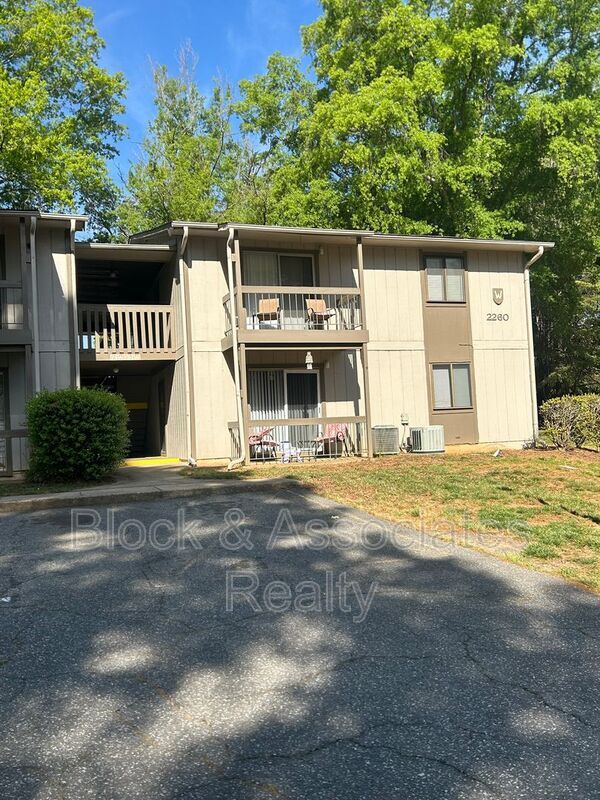 Building Photo - 2260 Sunderland Rd