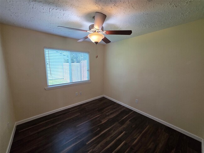 Building Photo - 21011 Rivershadows Ln