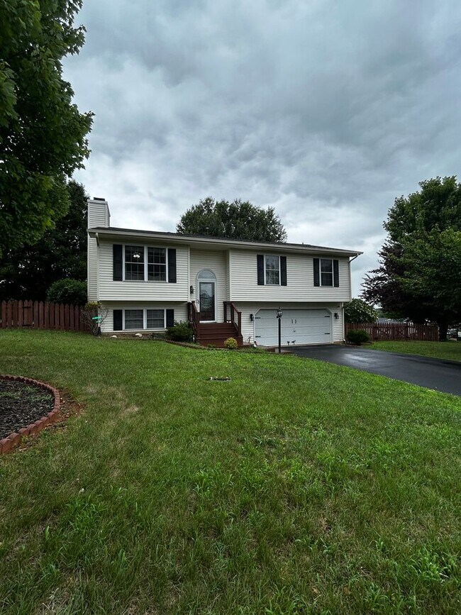 Building Photo - 133 Gala Dr