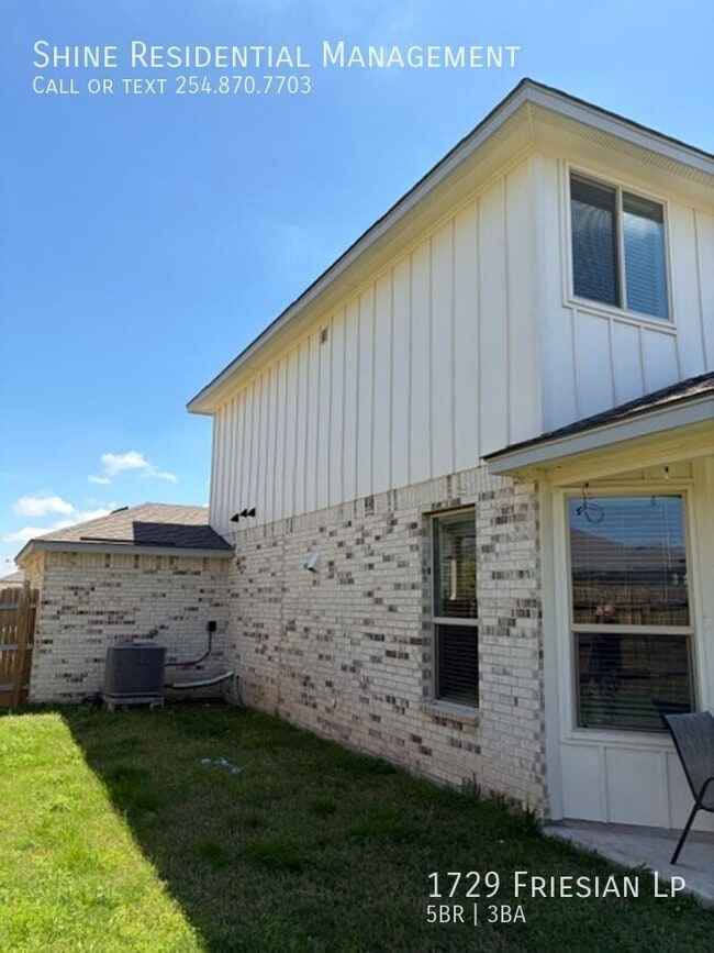 Building Photo - 1729 Friesian Lp