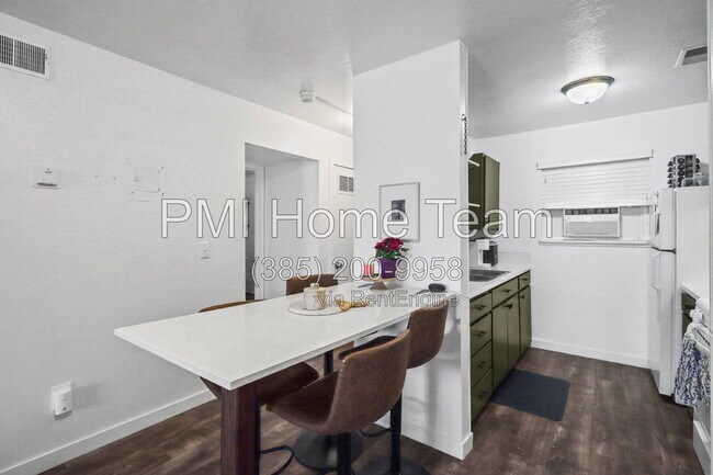 Building Photo - 5630 Meadow Ln