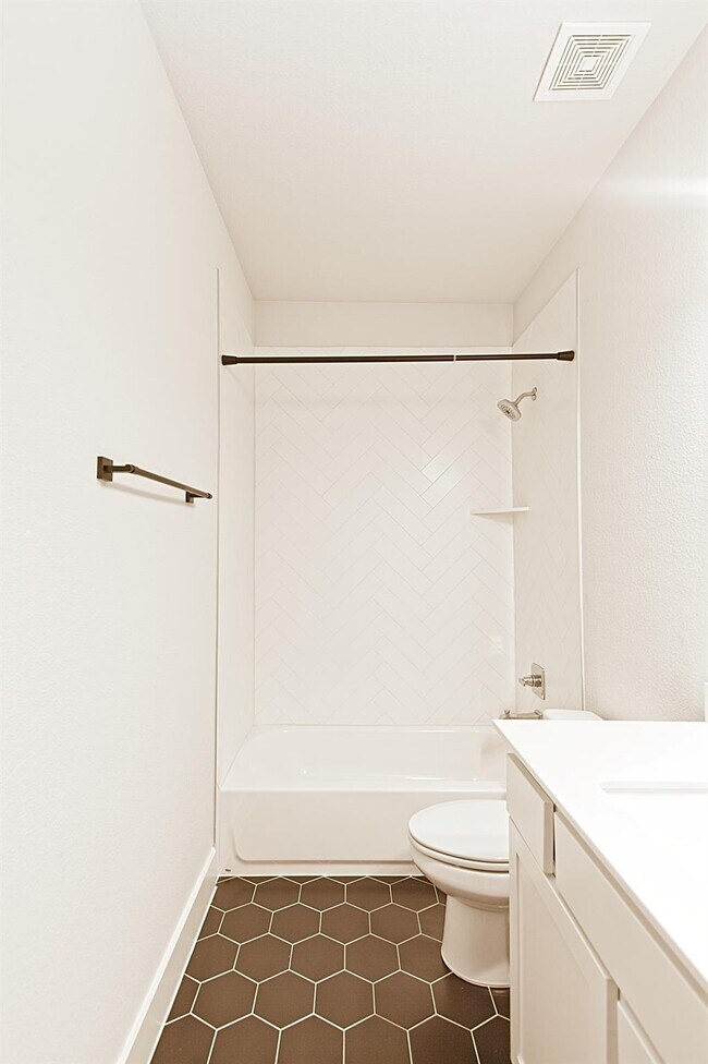 Building Photo - 1405 Bronson Ct