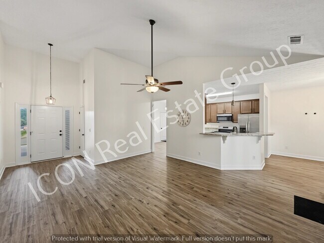 Building Photo - 3/2 Ranch home on large lot!