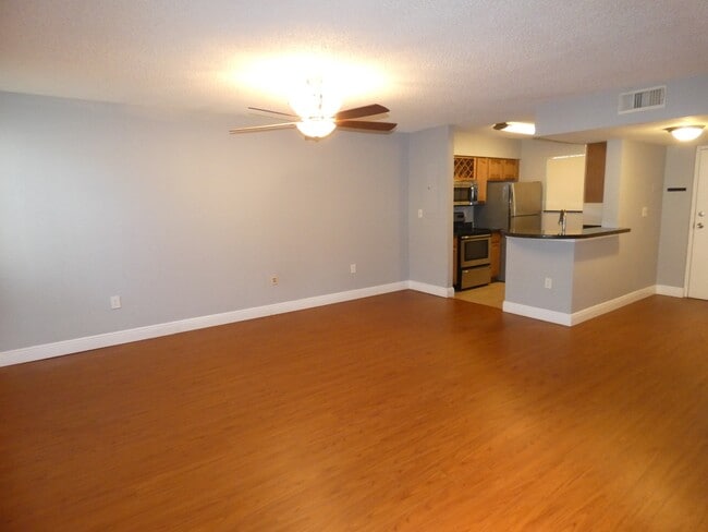 Building Photo - 2810 N Oakland Forest Dr