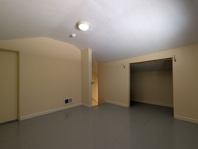 Building Photo - 890 E 29th Ave