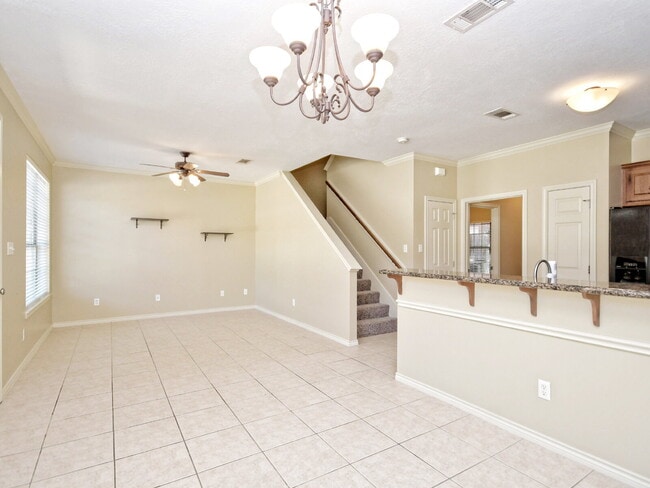 Building Photo - "Spacious 4-Bed, 4-Bath Townhouse Gem in College Station – Perfect for Comfortable Living!"