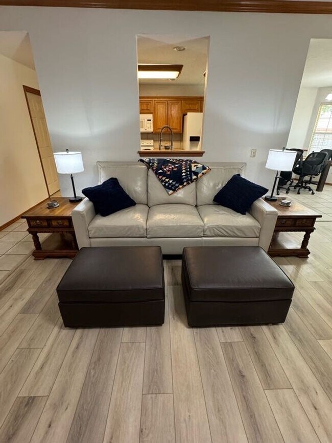 Building Photo - Fully Furnished, Short-Term Rental - (3) Bed/(2) Bath + Office! Pool Access!