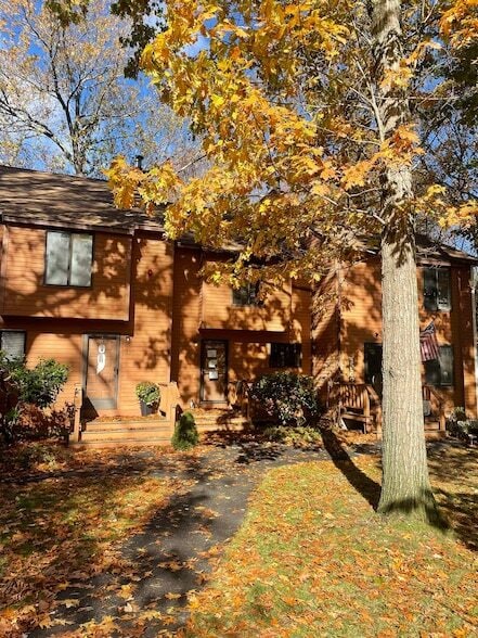 Building Photo - 64 Dunvegan Wds Dr