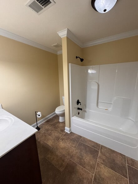 Hall Bath - 23 Reflection Cv